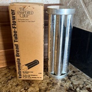 The Pampered Chef Silver Bread Tube - Flower Design